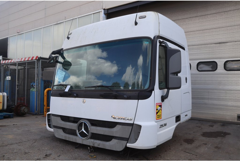 Mercedes-Benz ACTROS F04 MP3 - Cabina e interior para Camión: foto 2 Mercedes-Benz ACTROS F04 MP3 - Cabina e interior para Camión: foto 2