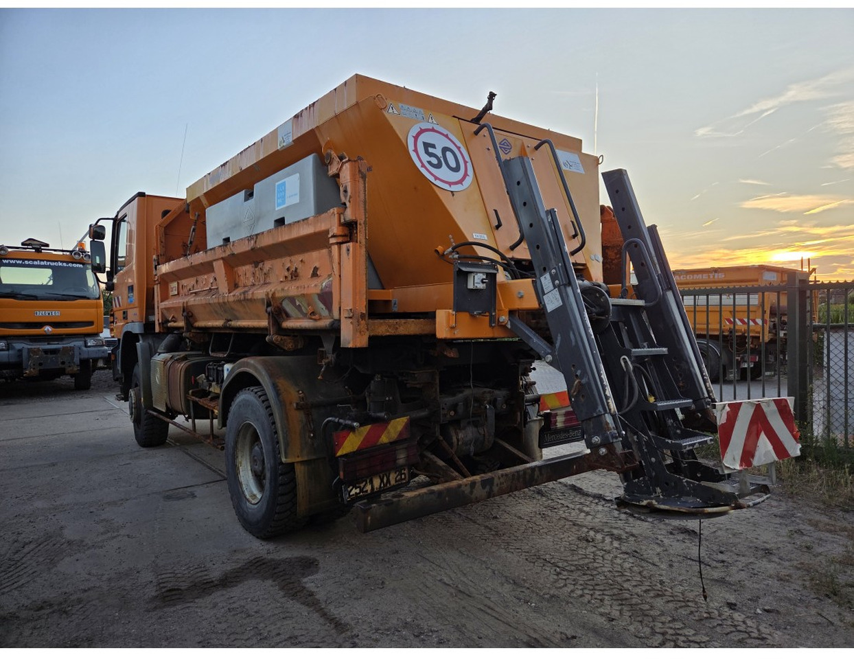 MERCEDES ACTROS 1836 4X4 TIPPER possible to buy with salt spreader - Camión volquete: foto 4 MERCEDES ACTROS 1836 4X4 TIPPER possible to buy with salt spreader - Camión volquete: foto 4
