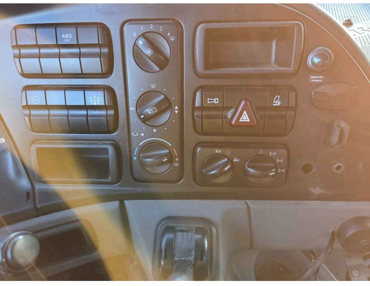 Camión volquete MERCEDES ACTROS 1836 4X4 TIPPER possible to buy with salt spreader: foto 8 Camión volquete MERCEDES ACTROS 1836 4X4 TIPPER possible to buy with salt spreader: foto 8