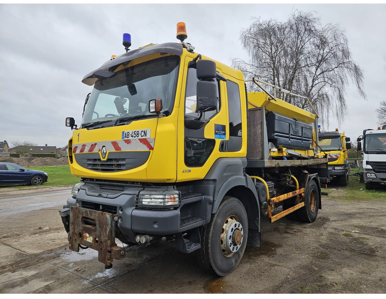 Renault Kerax 450 4x4 Salt spreader Gritter - Camión volquete: foto 1 Renault Kerax 450 4x4 Salt spreader Gritter - Camión volquete: foto 1