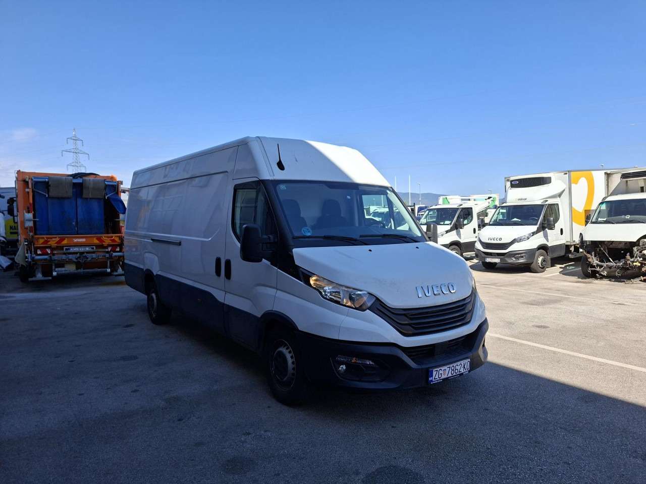 IVECO Daily 35S16V - Furgoneta de pasajeros: foto 1 IVECO Daily 35S16V - Furgoneta de pasajeros: foto 1
