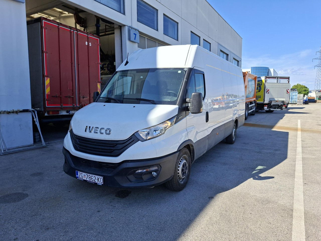 IVECO Daily 35S16V - Furgoneta de pasajeros: foto 2 IVECO Daily 35S16V - Furgoneta de pasajeros: foto 2