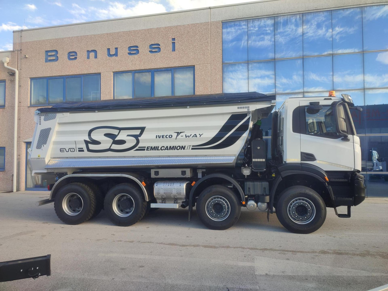 IVECO T-Way AD410T50 - Camión volquete: foto 5 IVECO T-Way AD410T50 - Camión volquete: foto 5