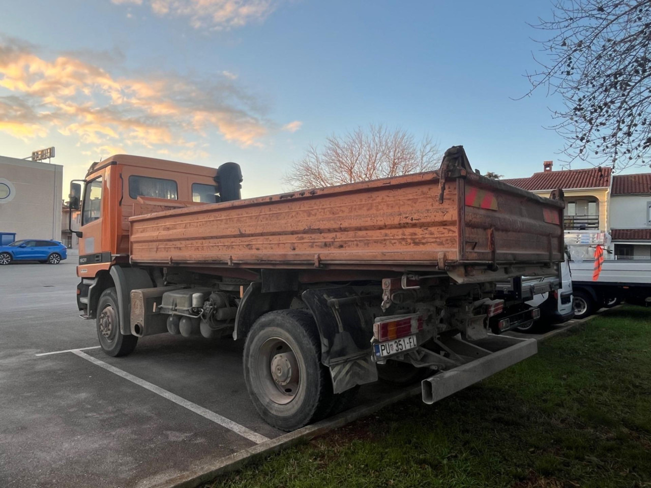 MERCEDES-BENZ Actros 1831 K - Camión volquete: foto 3 MERCEDES-BENZ Actros 1831 K - Camión volquete: foto 3