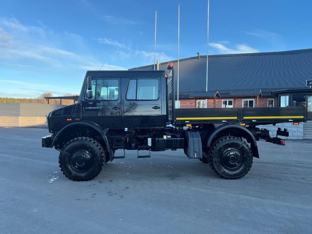 Mercedes-Benz Unimog - Camión caja abierta, Camión grúa: foto 2 Mercedes-Benz Unimog - Camión caja abierta, Camión grúa: foto 2