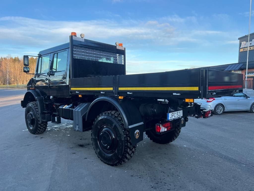 Mercedes-Benz Unimog - Camión caja abierta, Camión grúa: foto 3 Mercedes-Benz Unimog - Camión caja abierta, Camión grúa: foto 3