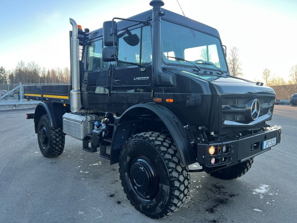 Mercedes-Benz Unimog - Camión caja abierta, Camión grúa: foto 5 Mercedes-Benz Unimog - Camión caja abierta, Camión grúa: foto 5