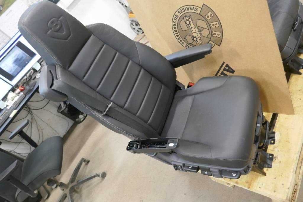 Scania V8 passagerarstol - Cabina para Camión: foto 5 Scania V8 passagerarstol - Cabina para Camión: foto 5