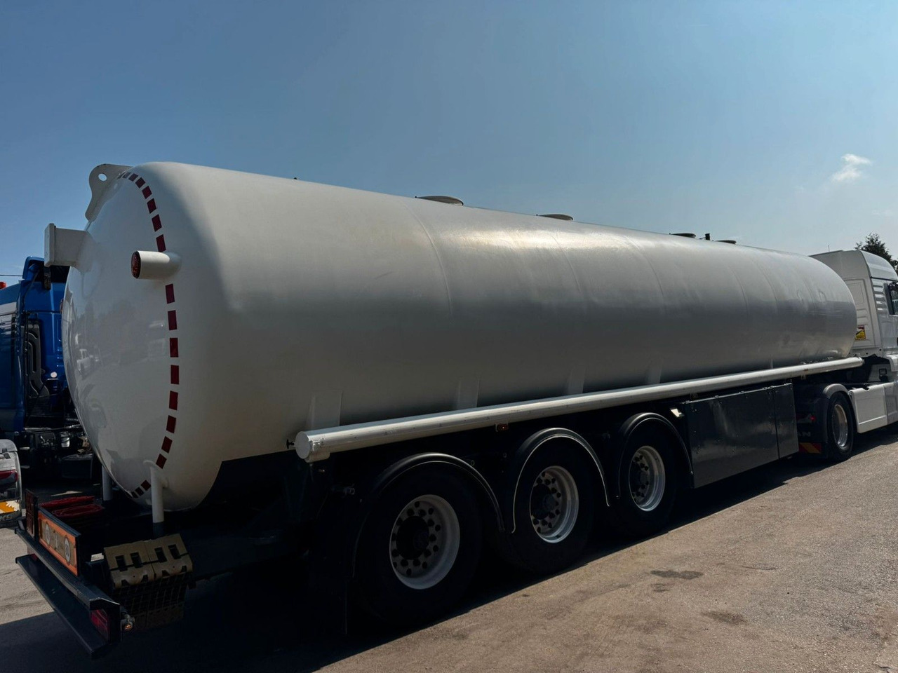 Schrader Treibstoff Diesel/Benzin, 4 Kammern, Sening - Semirremolque cisterna: foto 3 Schrader Treibstoff Diesel/Benzin, 4 Kammern, Sening - Semirremolque cisterna: foto 3