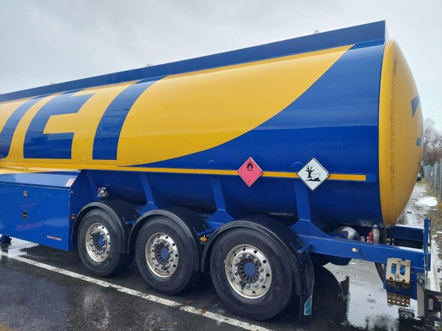 Schwarzmüller Schwingenschlögel,ADR,Diesel/Benzin, 5 Kammern Schwarzmüller Schwingenschlögel,ADR,Diesel/Benzin, 5 Kammern - Semirremolque cisterna: foto 2 Schwarzmüller Schwingenschlögel,ADR,Diesel/Benzin, 5 Kammern Schwarzmüller Schwingenschlögel,ADR,Diesel/Benzin, 5 Kammern - Semirremolque cisterna: foto 2
