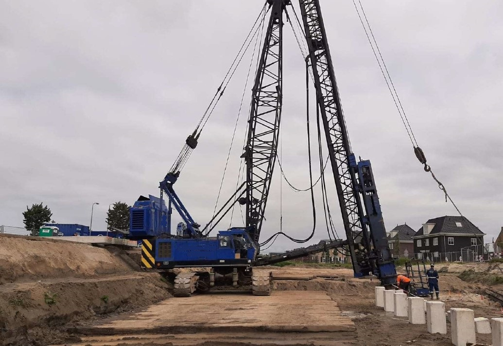 HITACHI KH300-3 PD - Grúa sobre orugas: foto 2 HITACHI KH300-3 PD - Grúa sobre orugas: foto 2