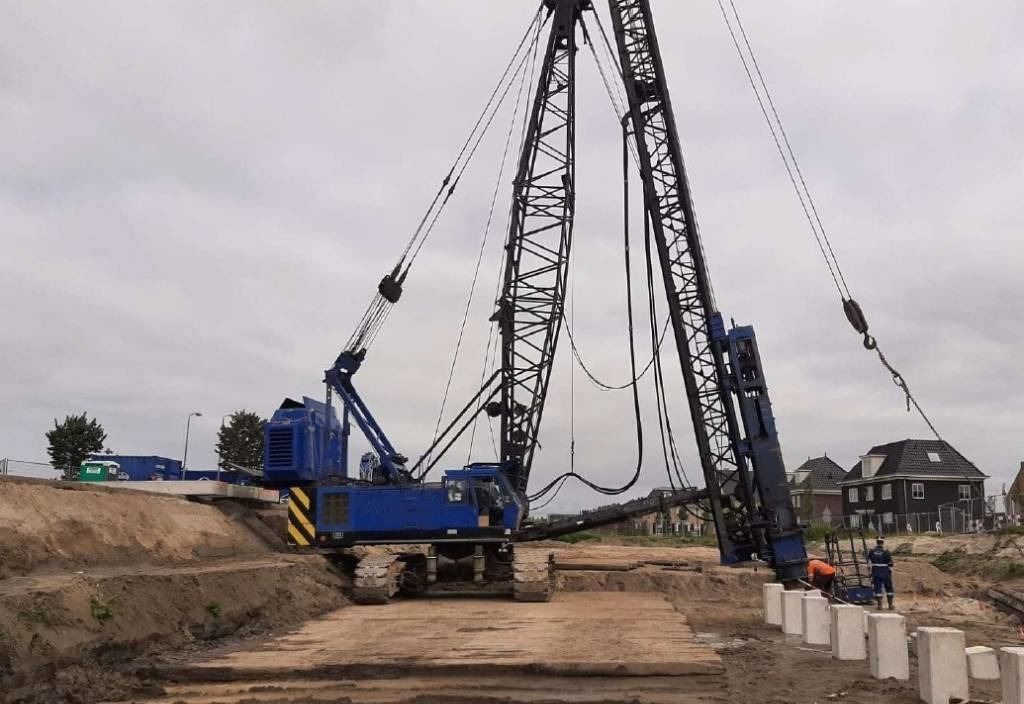 Hitachi KH300-3 PD - Grúa sobre orugas: foto 2 Hitachi KH300-3 PD - Grúa sobre orugas: foto 2