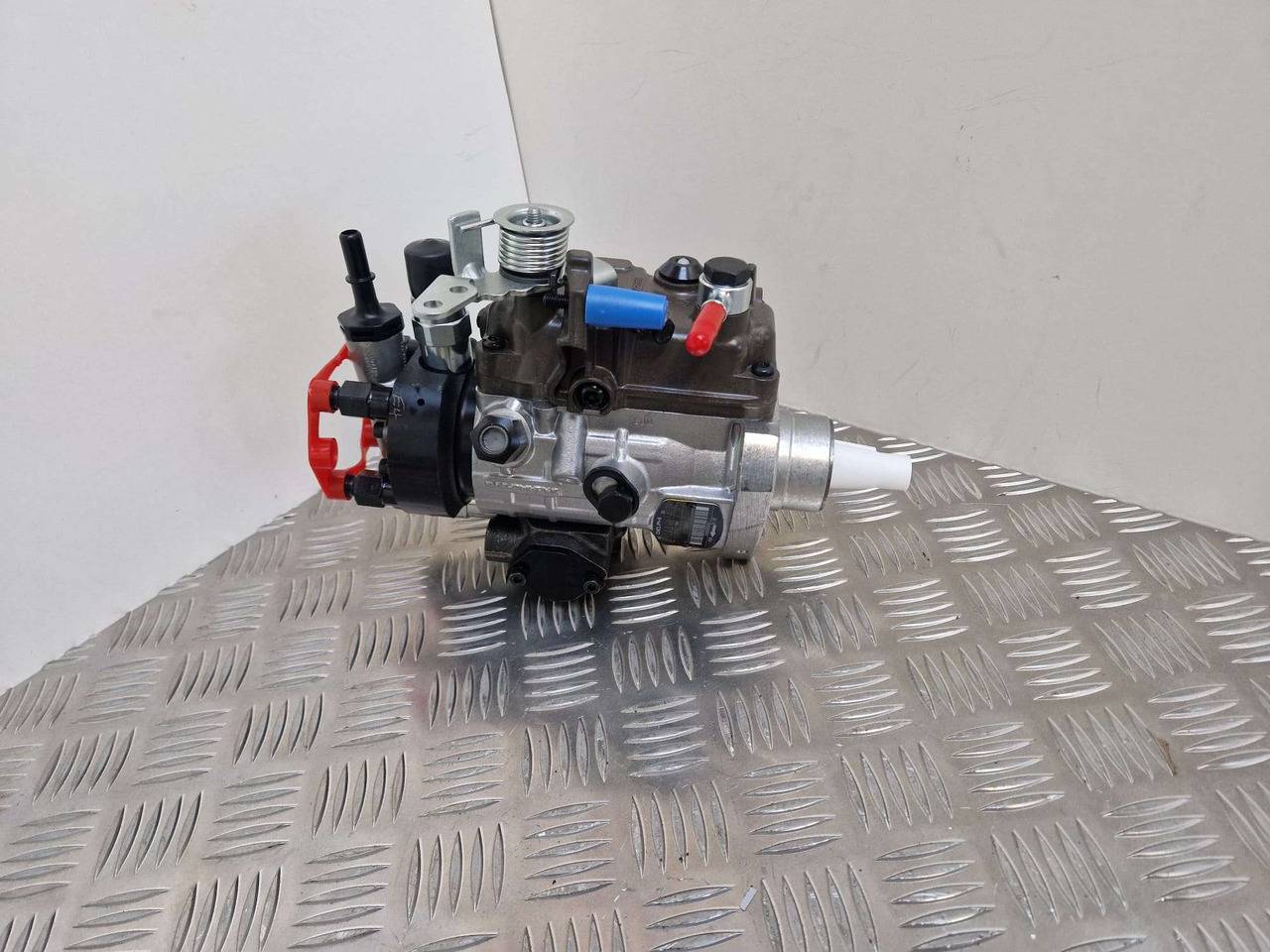 320/06933 12V injection pump 9520A512G Delphi - Motor y piezas para Maquinaria de construcción: foto 2 320/06933 12V injection pump 9520A512G Delphi - Motor y piezas para Maquinaria de construcción: foto 2