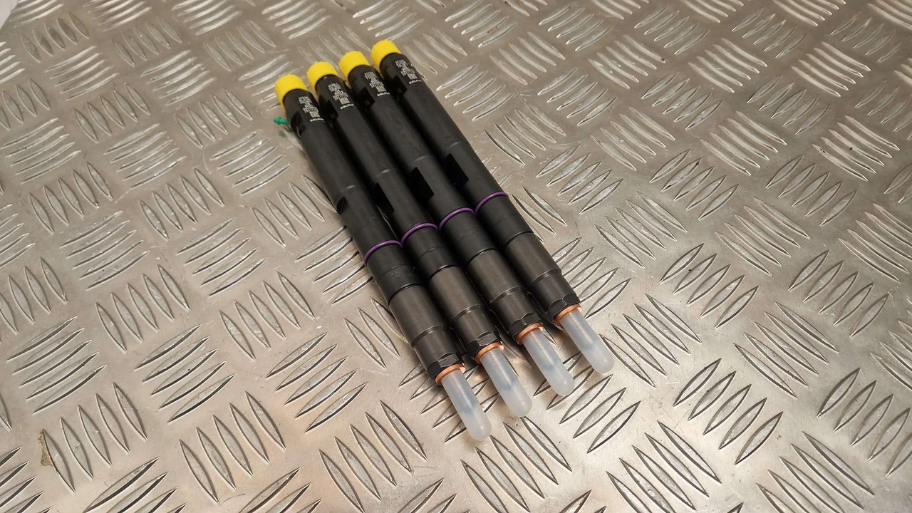 JCB 320/06828 injector set of 4 Delphi 129kw injectors - Motor y piezas para Maquinaria de construcción: foto 2 JCB 320/06828 injector set of 4 Delphi 129kw injectors - Motor y piezas para Maquinaria de construcción: foto 2