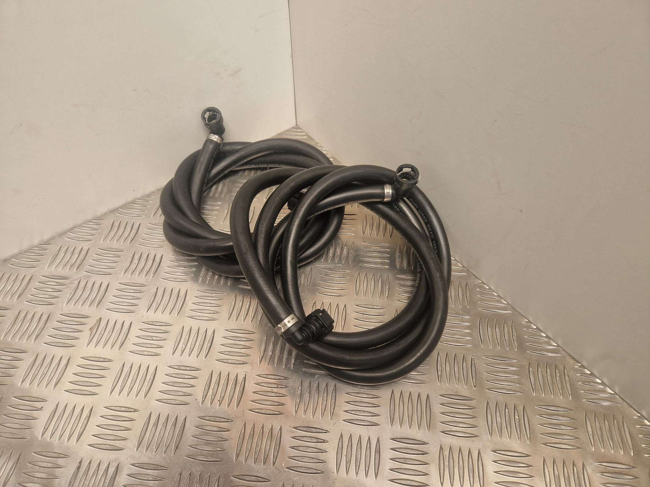 JCB fuel hose pair 649/52147 Engine filter - Motor y piezas para Maquinaria de construcción: foto 2 JCB fuel hose pair 649/52147 Engine filter - Motor y piezas para Maquinaria de construcción: foto 2