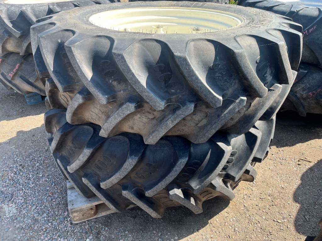 BKT 420/85R34 till New Holland T5070 - Neumático para Maquinaria agrícola: foto 1 BKT 420/85R34 till New Holland T5070 - Neumático para Maquinaria agrícola: foto 1