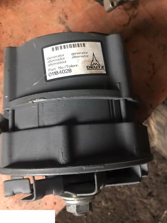 ALTERNATOR / GENERATOR DEUTZ 01184028 - Alternador para Maquinaria agrícola: foto 1 ALTERNATOR / GENERATOR DEUTZ 01184028 - Alternador para Maquinaria agrícola: foto 1