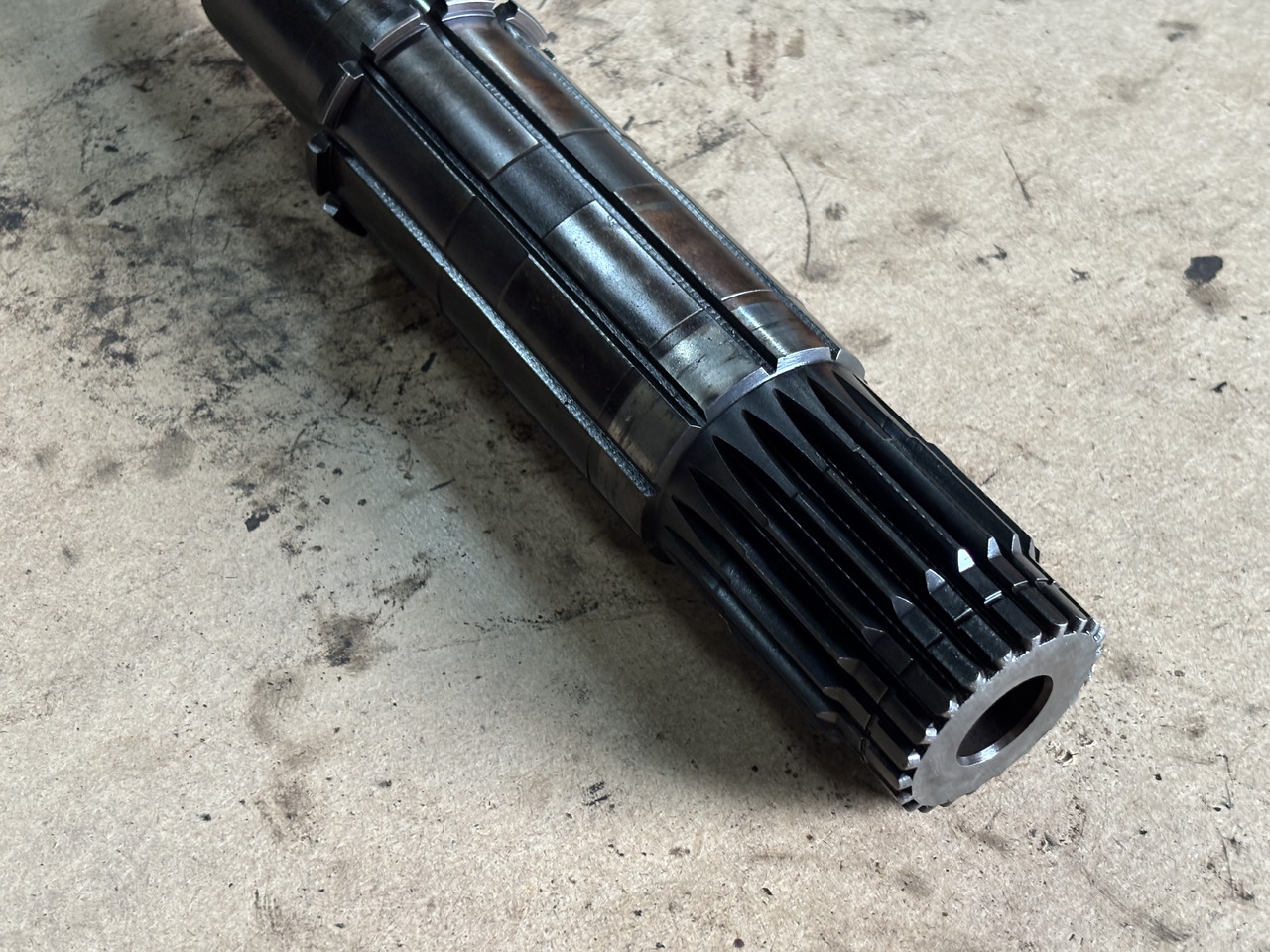 Claas AXION 830 Wałek przekładni podajnika zbożowego 00 1137 076 0 00 1149 403 0 - Árbol de transmisión para Maquinaria agrícola: foto 2 Claas AXION 830 Wałek przekładni podajnika zbożowego 00 1137 076 0 00 1149 403 0 - Árbol de transmisión para Maquinaria agrícola: foto 2