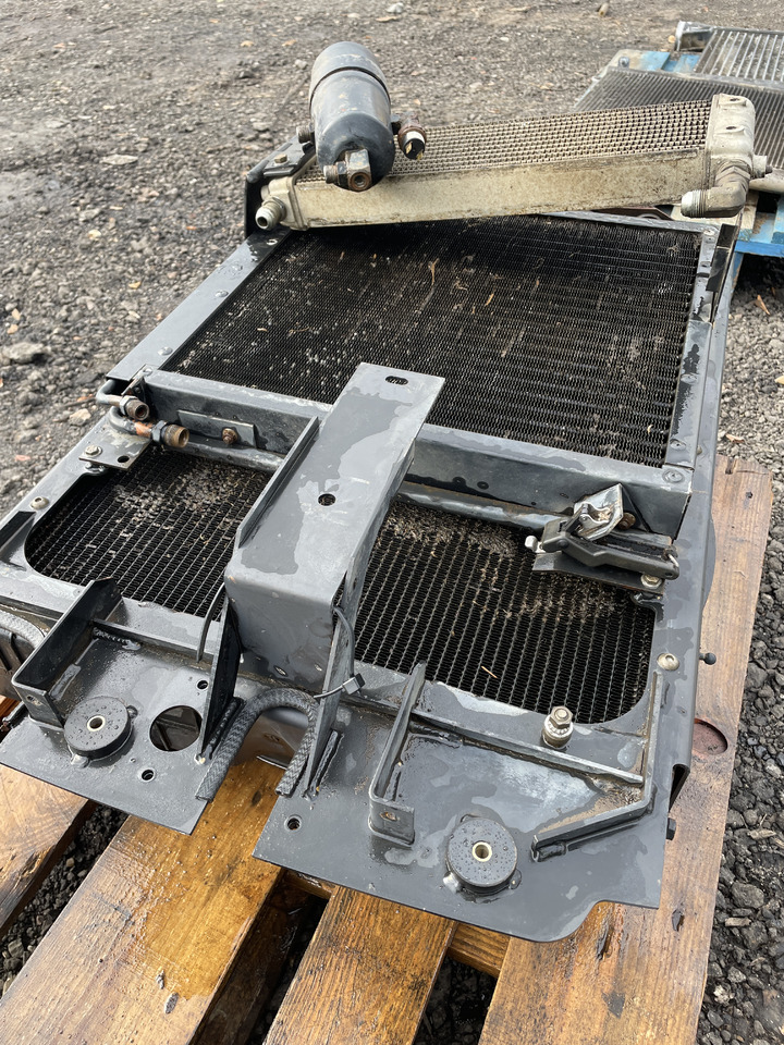 Claas Ares - chłodnica wody - Enfriador de aceite para Maquinaria de construcción: foto 2 Claas Ares - chłodnica wody - Enfriador de aceite para Maquinaria de construcción: foto 2