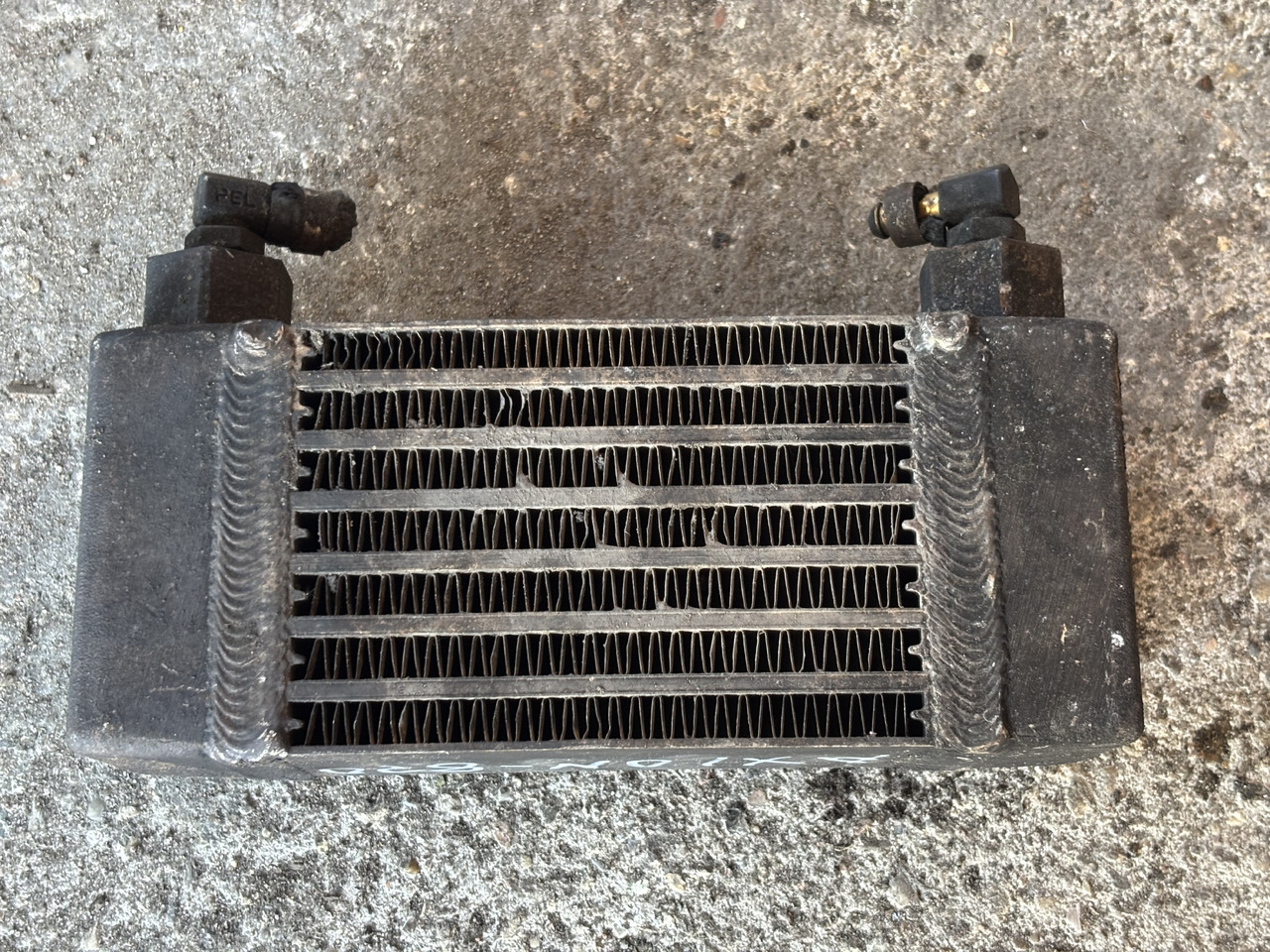 Claas Arion Axion 820 830 CMATIC Chłodnica Oleju 00 1119 861 0 0011198610 - Enfriador de aceite para Maquinaria agrícola: foto 2 Claas Arion Axion 820 830 CMATIC Chłodnica Oleju 00 1119 861 0 0011198610 - Enfriador de aceite para Maquinaria agrícola: foto 2