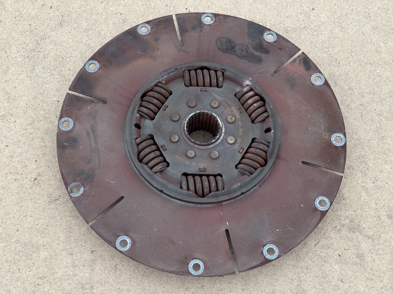 Claas Lexion 780 TŁUMIK DRGAŃ SKRĘTNYCH 0006647120 00 0664 712 0 - Motor y piezas para Cosechadora de granos: foto 1 Claas Lexion 780 TŁUMIK DRGAŃ SKRĘTNYCH 0006647120 00 0664 712 0 - Motor y piezas para Cosechadora de granos: foto 1