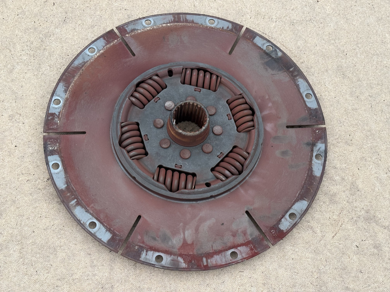 Claas Lexion 780 TŁUMIK DRGAŃ SKRĘTNYCH 0006647120 00 0664 712 0 - Motor y piezas para Cosechadora de granos: foto 4 Claas Lexion 780 TŁUMIK DRGAŃ SKRĘTNYCH 0006647120 00 0664 712 0 - Motor y piezas para Cosechadora de granos: foto 4