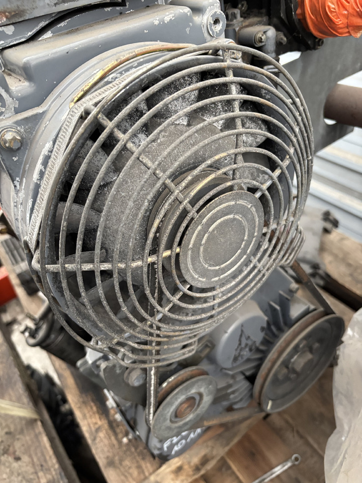 Deutz F2L1011 Silnik Blok Koło Zamachowe Tłok Pokrywa CZĘŚCI - Volante de inercia para Maquinaria agrícola: foto 4 Deutz F2L1011 Silnik Blok Koło Zamachowe Tłok Pokrywa CZĘŚCI - Volante de inercia para Maquinaria agrícola: foto 4