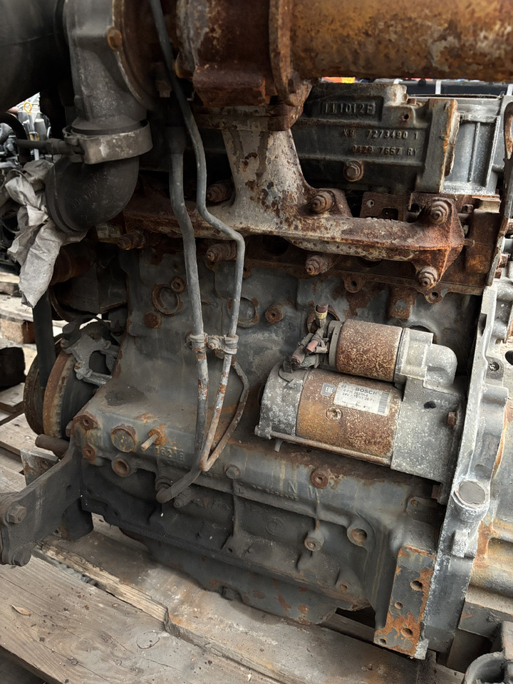 Deutz TCD3.6 L4 TCD3.6 L4 Silnik Blok Kolektor CZĘŚCI 7273490 - Motor y piezas: foto 2 Deutz TCD3.6 L4 TCD3.6 L4 Silnik Blok Kolektor CZĘŚCI 7273490 - Motor y piezas: foto 2