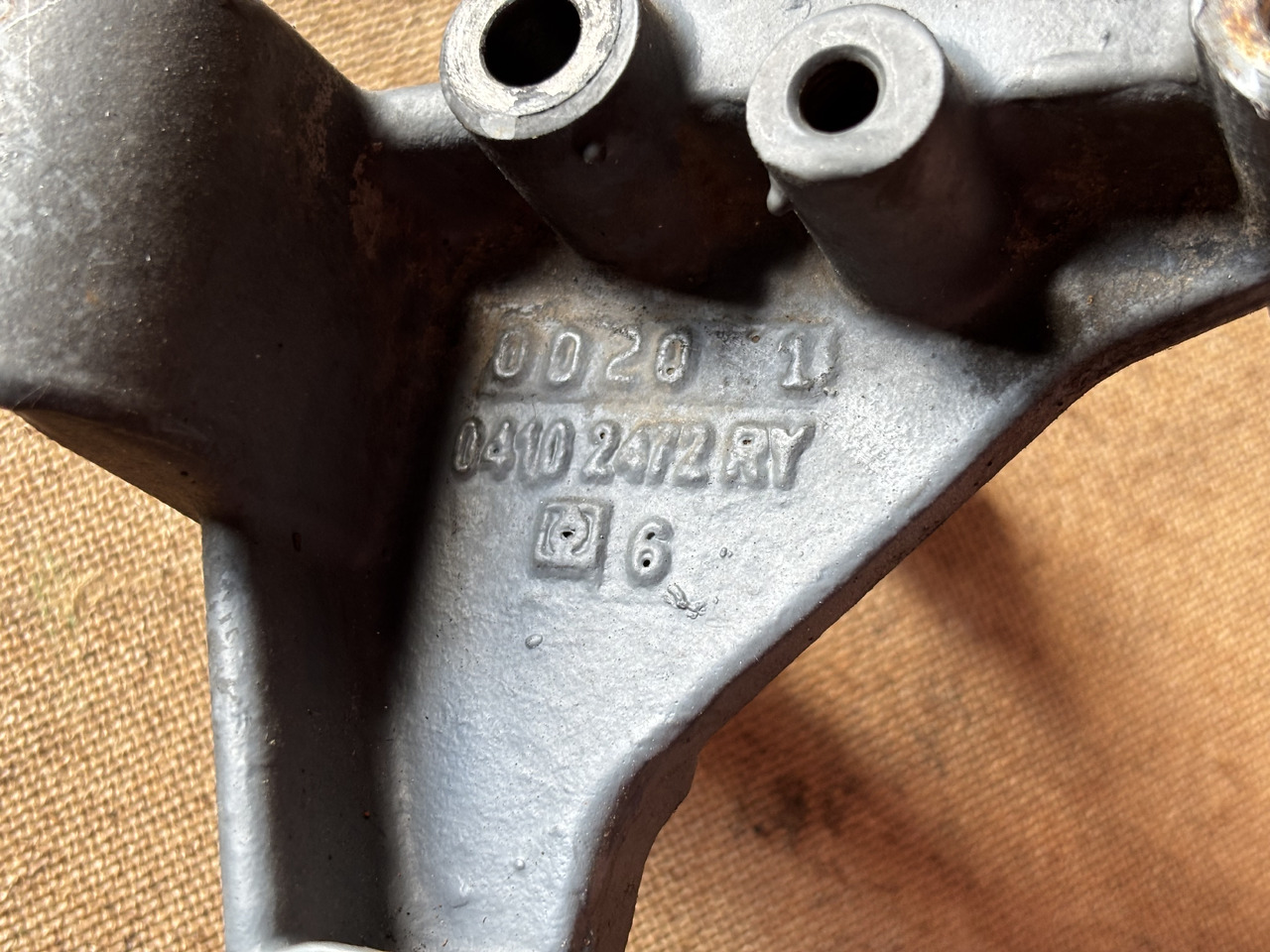 Deutz TD2011 D2011 D2011L04W Uchwyt Alternatora 04102472 04102472R - Alternador para Maquinaria agrícola: foto 2 Deutz TD2011 D2011 D2011L04W Uchwyt Alternatora 04102472 04102472R - Alternador para Maquinaria agrícola: foto 2