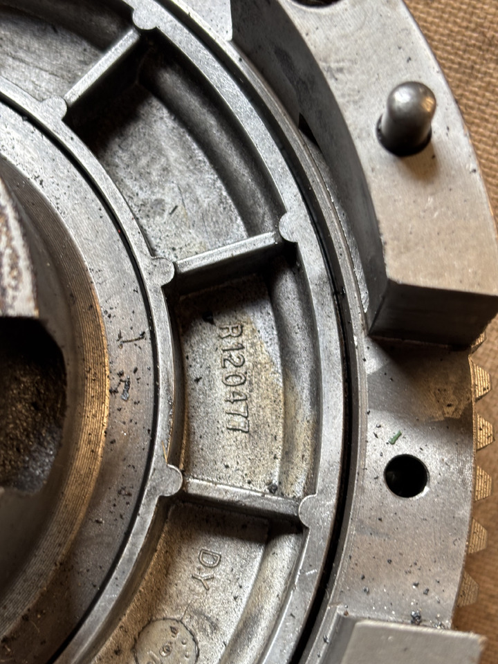 John Deere 6020, 6120, 6220 Tłoczek Tłok R120477 - Pistones/ Anillos/ Bujes para Maquinaria agrícola: foto 2 John Deere 6020, 6120, 6220 Tłoczek Tłok R120477 - Pistones/ Anillos/ Bujes para Maquinaria agrícola: foto 2