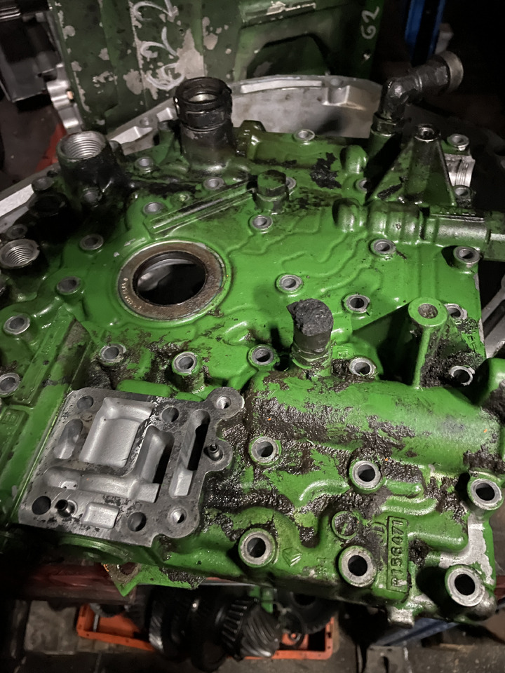 John Deere 6120 6220 6320 7220 7320 - pokrywa skrzyni biegów R156471 - Caja de cambios y piezas para Maquinaria agrícola: foto 1 John Deere 6120 6220 6320 7220 7320 - pokrywa skrzyni biegów R156471 - Caja de cambios y piezas para Maquinaria agrícola: foto 1