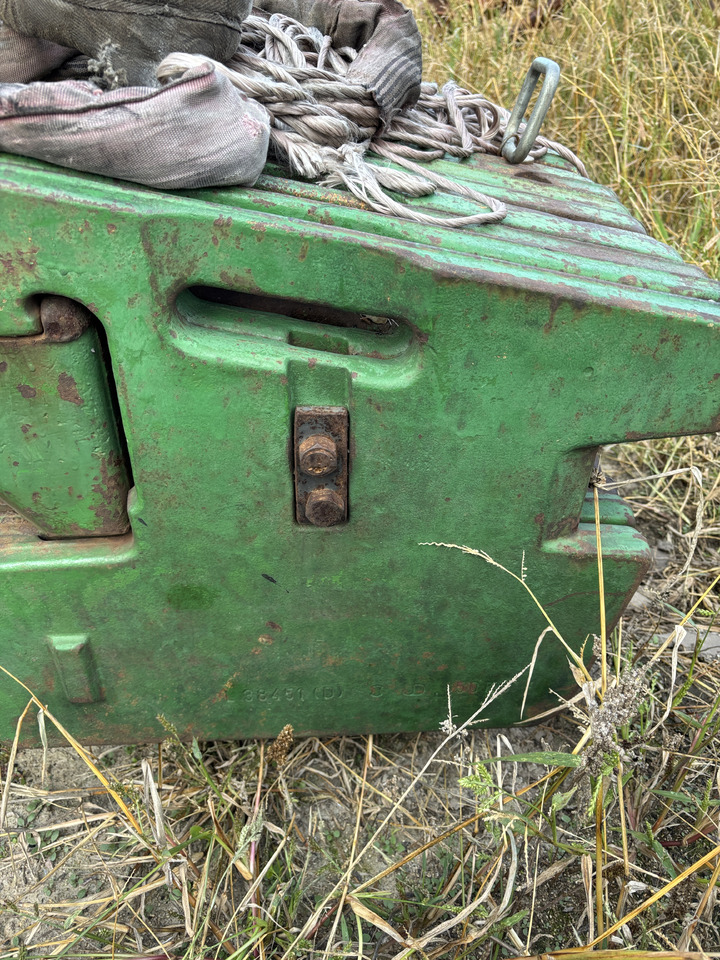 John Deere 6xxx - obciążnik walizkowy balast 50kg L38451 L225318 - Carrito de golf: foto 1 John Deere 6xxx - obciążnik walizkowy balast 50kg L38451 L225318 - Carrito de golf: foto 1