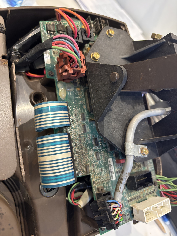 John Deere 9650 9750 STS CTS - płytka elektryczna podłokietnika AH167623 - Sistema eléctrico para Tractor: foto 2 John Deere 9650 9750 STS CTS - płytka elektryczna podłokietnika AH167623 - Sistema eléctrico para Tractor: foto 2