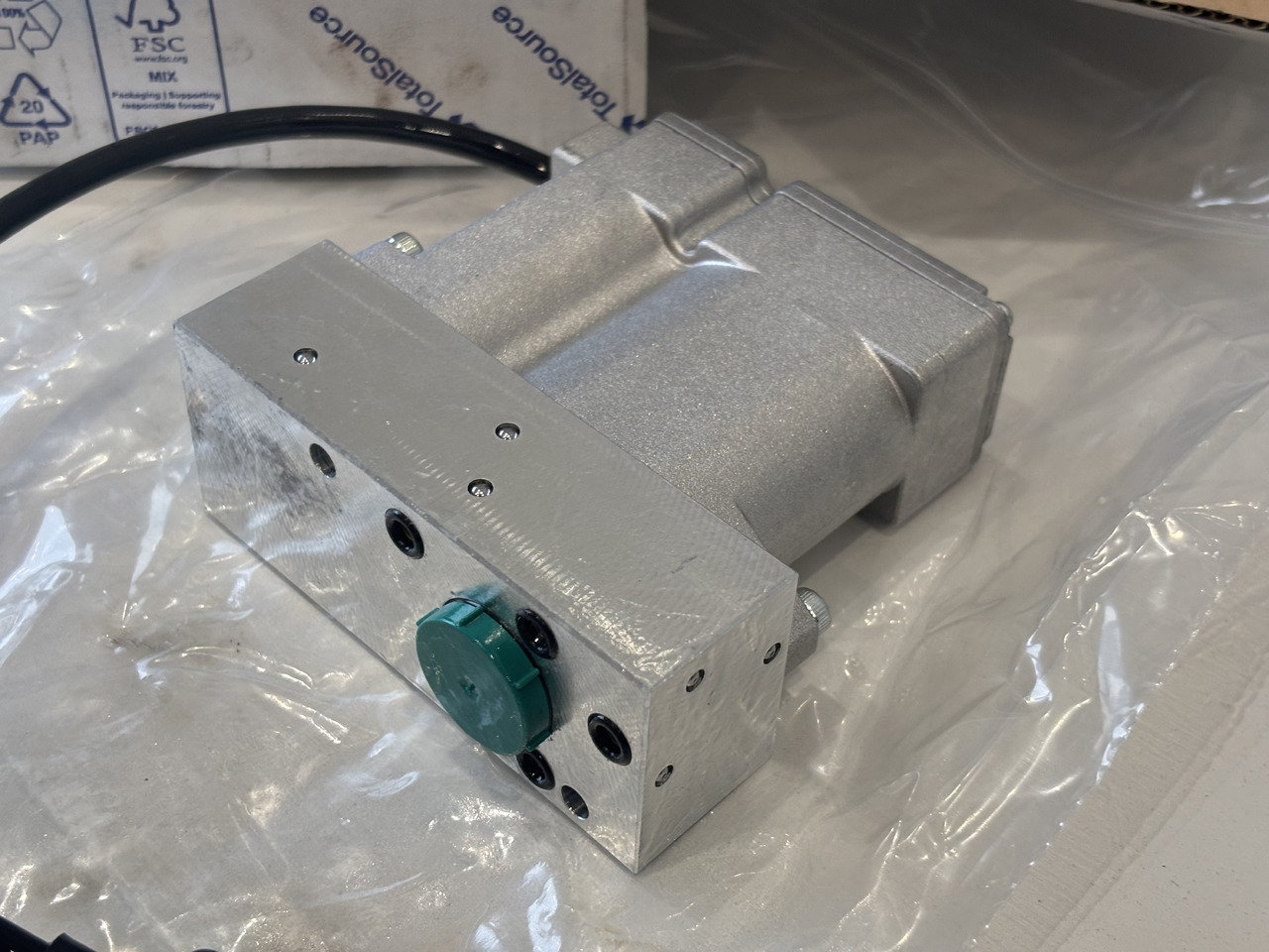 MERLO Cewka Elektrozawór Wysuwu Ramienia 086555 - Válvula hidráulica para Equipo de manutención: foto 2 MERLO Cewka Elektrozawór Wysuwu Ramienia 086555 - Válvula hidráulica para Equipo de manutención: foto 2