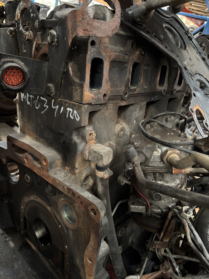 Manitou MLT 634-120 Perkins Silnik Blok Tryby Koło Pasowe Pokrywa Wał Korbowy CZĘŚCI - Cigüeñal para Maquinaria agrícola: foto 4 Manitou MLT 634-120 Perkins Silnik Blok Tryby Koło Pasowe Pokrywa Wał Korbowy CZĘŚCI - Cigüeñal para Maquinaria agrícola: foto 4