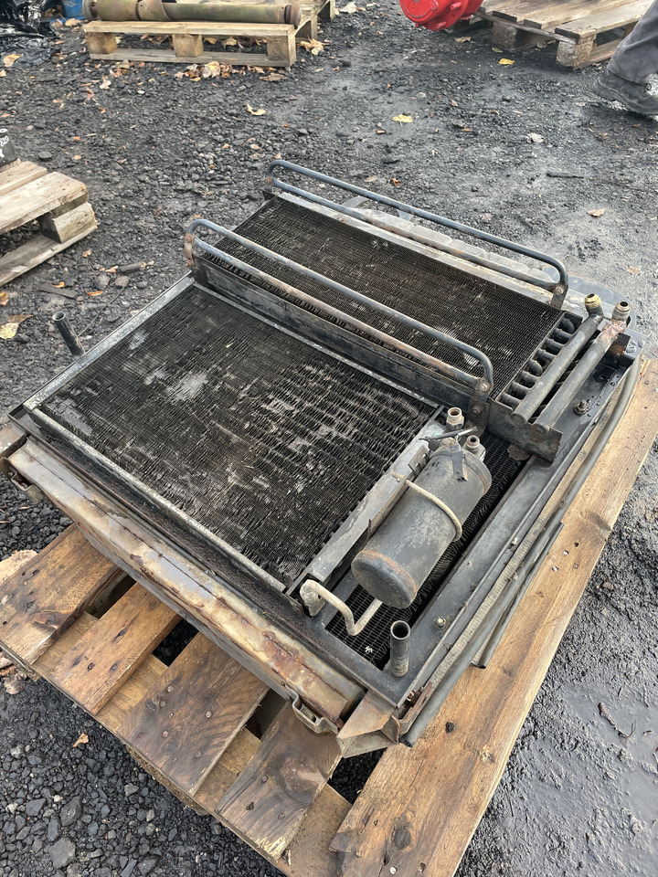 Massey Fergusson 8140 8159 8160 - chłodnica 3713181M03 - Radiador para Maquinaria agrícola: foto 1 Massey Fergusson 8140 8159 8160 - chłodnica 3713181M03 - Radiador para Maquinaria agrícola: foto 1