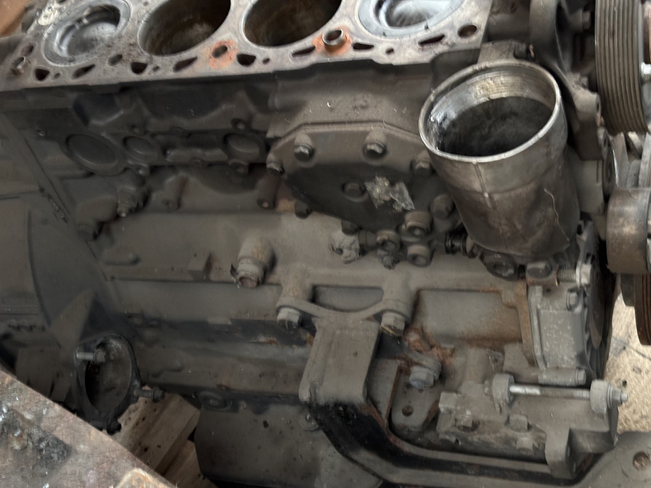 Mercedes - Benz OM904 Silnik CZĘŚCI 9042011001 - Motor y piezas para Camión: foto 4 Mercedes - Benz OM904 Silnik CZĘŚCI 9042011001 - Motor y piezas para Camión: foto 4