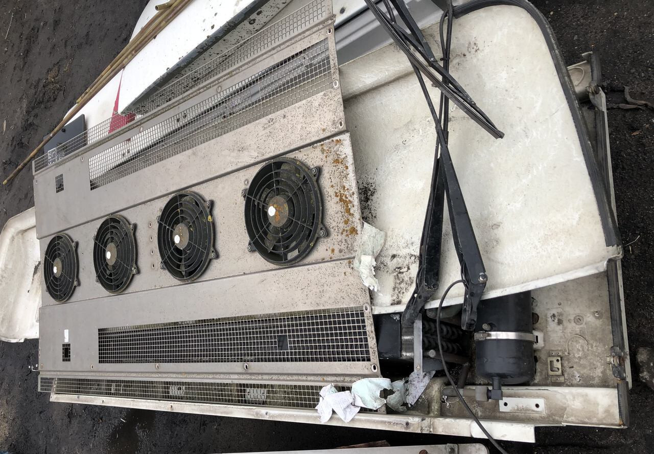 Mercedes Setra Evobus-części róźne/autobus-chłodnica wentylatory klimatyzacji - Pieza de aire acondicionado para Autobús: foto 1 Mercedes Setra Evobus-części róźne/autobus-chłodnica wentylatory klimatyzacji - Pieza de aire acondicionado para Autobús: foto 1