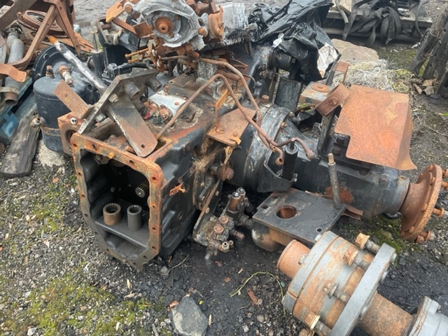 New holland T6030 - T6090 , New holland T7.140-T7.210 most napędowy Tylni , Atak mechanizm róźnicowy - Eje y piezas para Maquinaria agrícola: foto 1 New holland T6030 - T6090 , New holland T7.140-T7.210 most napędowy Tylni , Atak mechanizm róźnicowy - Eje y piezas para Maquinaria agrícola: foto 1