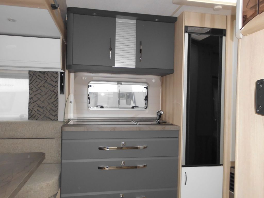 Caravana nuevo Hobby De Luxe 515 UHL 2025 2000kg. AUTARK AMBIENTE: foto 9