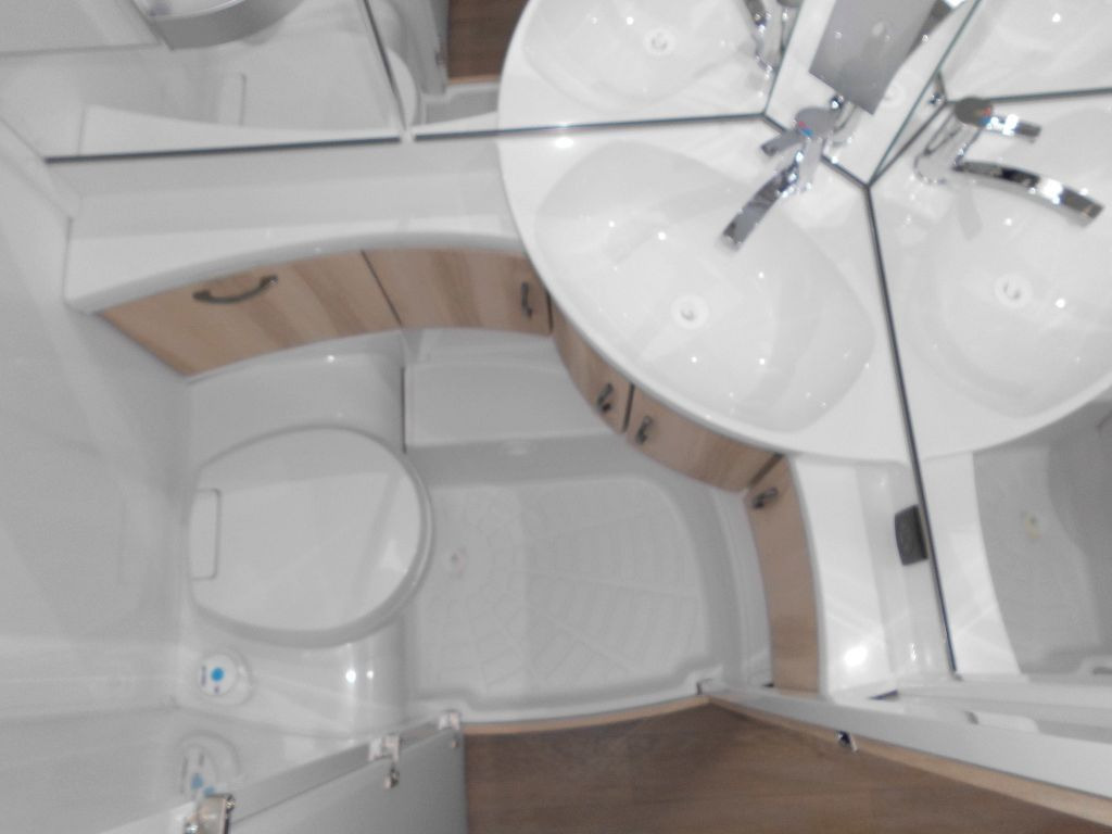 Caravana nuevo Hobby De Luxe 515 UHL 2025 2000kg. AUTARK AMBIENTE: foto 27