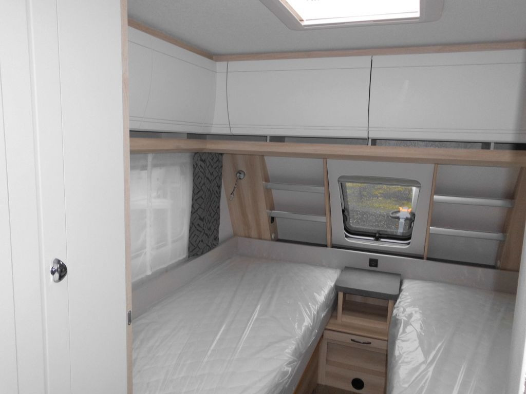 Caravana nuevo Hobby De Luxe 515 UHL 2025 2000kg. AUTARK AMBIENTE: foto 24