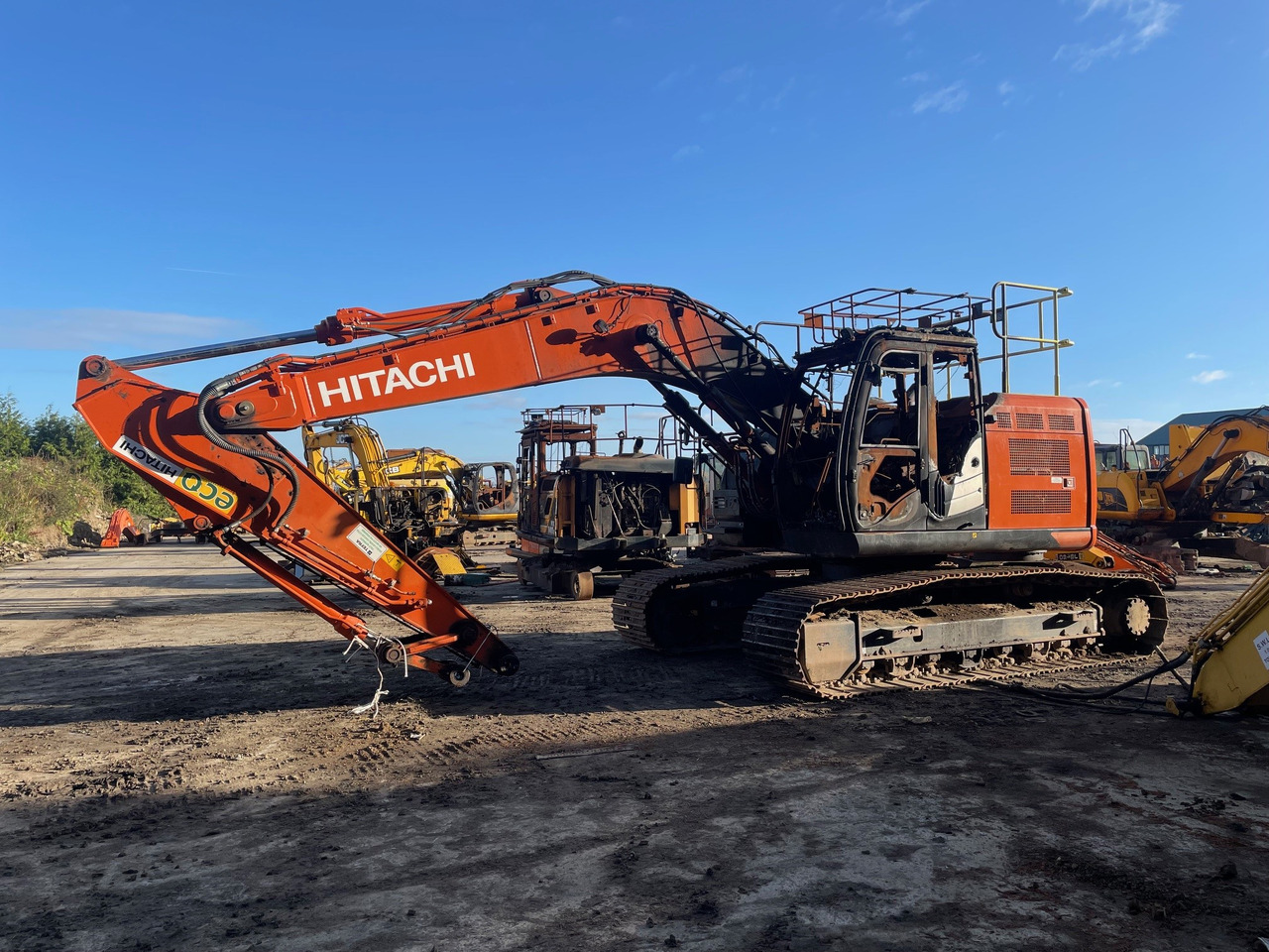 HITACHI ZX225USLC-6 - Excavadora de cadenas: foto 1 HITACHI ZX225USLC-6 - Excavadora de cadenas: foto 1