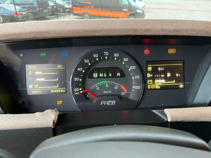 Cabeza tractora Volvo FH 16 750 6x4 GCW 80 ton / RETARDER / HYDRAULICS / TANDEM AXLE LIFT: foto 17 Cabeza tractora Volvo FH 16 750 6x4 GCW 80 ton / RETARDER / HYDRAULICS / TANDEM AXLE LIFT: foto 17