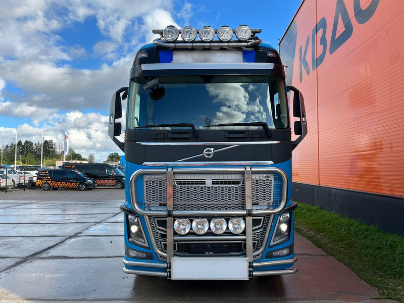 Volvo FH 16 750 8x4 GCW 130 ton / GLOBE XL / HYDRAULICS / BIG AXLES - Cabeza tractora: foto 2 Volvo FH 16 750 8x4 GCW 130 ton / GLOBE XL / HYDRAULICS / BIG AXLES - Cabeza tractora: foto 2