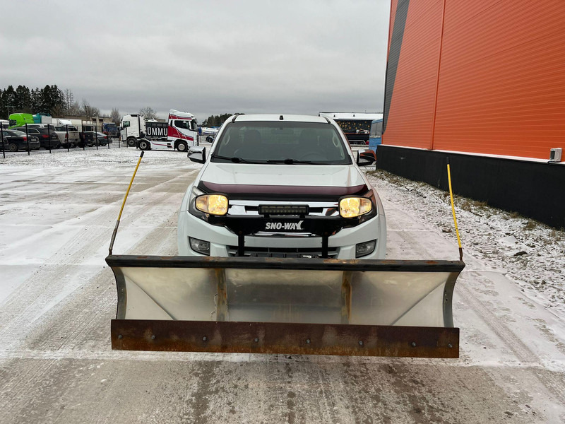 Isuzu D-max 4x4 SNOW PLOW & SPREADER - Pick-up: foto 3 Isuzu D-max 4x4 SNOW PLOW & SPREADER - Pick-up: foto 3