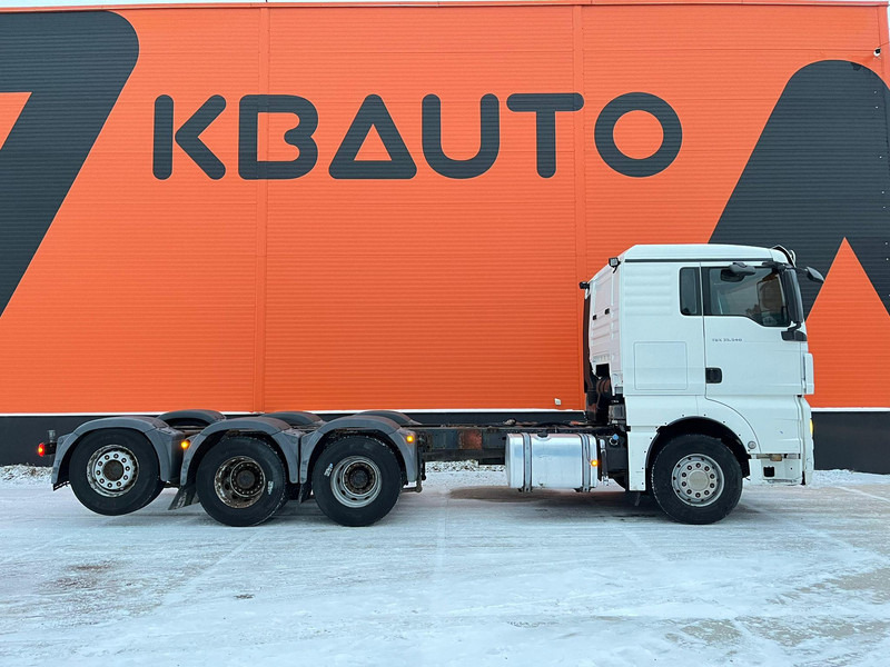 MAN TGX 35.540 8x4*4 9 TON FRONT AXLE / HYDRAULICS / PTO / INTARDER / CHASSIS L=6850 mm - Camión chasis: foto 5 MAN TGX 35.540 8x4*4 9 TON FRONT AXLE / HYDRAULICS / PTO / INTARDER / CHASSIS L=6850 mm - Camión chasis: foto 5