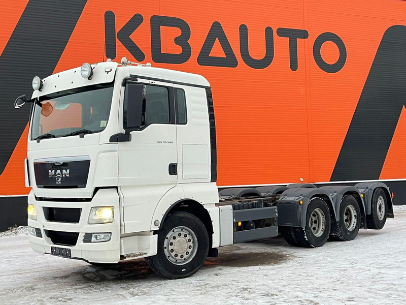 MAN TGX 35.540 8x4*4 9 TON FRONT AXLE / HYDRAULICS / PTO / INTARDER / CHASSIS L=6850 mm - Camión chasis: foto 1 MAN TGX 35.540 8x4*4 9 TON FRONT AXLE / HYDRAULICS / PTO / INTARDER / CHASSIS L=6850 mm - Camión chasis: foto 1