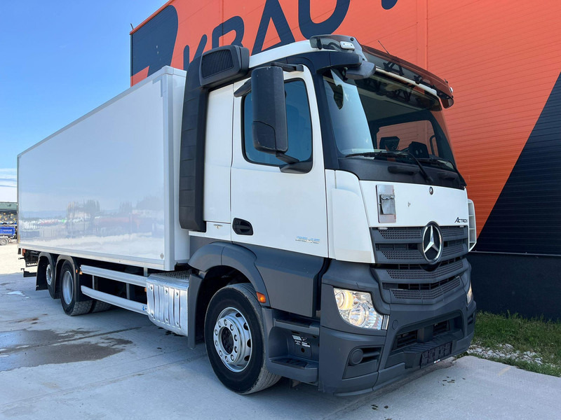 Mercedes-Benz Actros 2545 6x2 BOX L=7526 mm - Camión caja cerrada: foto 3 Mercedes-Benz Actros 2545 6x2 BOX L=7526 mm - Camión caja cerrada: foto 3