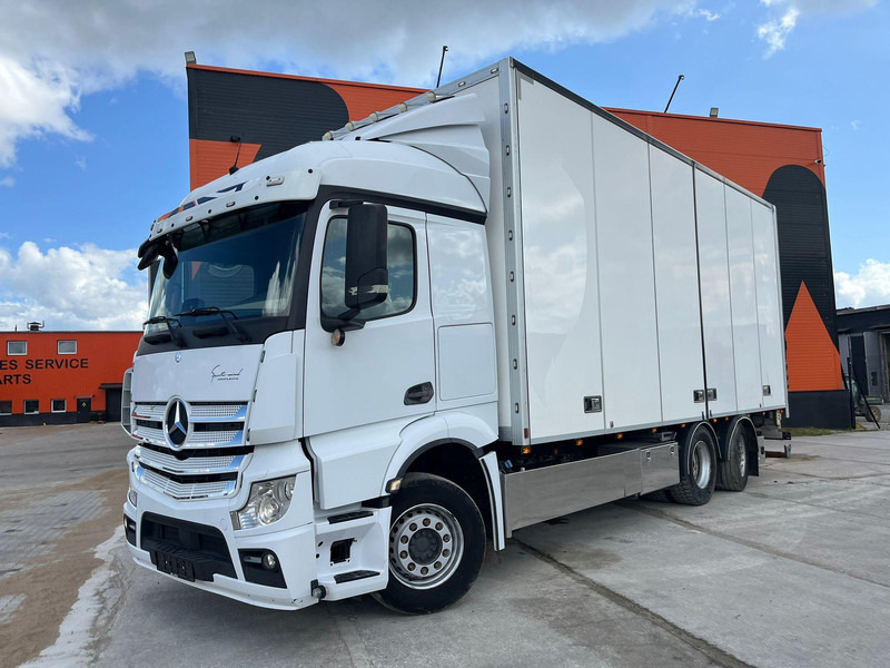 Mercedes-Benz Actros 6x2*4 BOX L=7401mm - Camión caja cerrada: foto 2 Mercedes-Benz Actros 6x2*4 BOX L=7401mm - Camión caja cerrada: foto 2